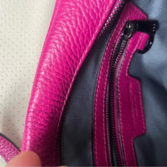 Massaccesi fuchsia pebbled camera bag - Picture 3 of 6